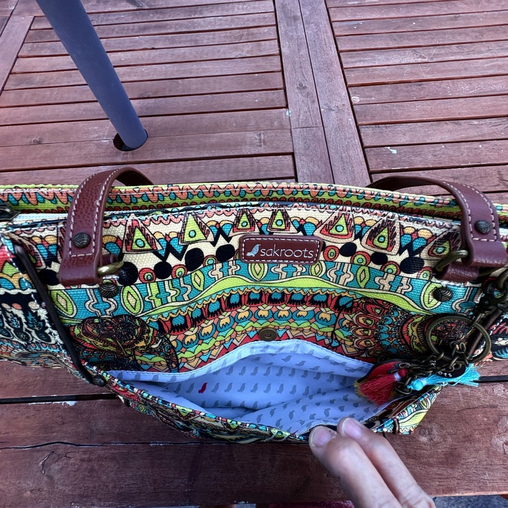 SAKROOTS Multi Colored Shoulder Tote Bag - Picture 4 of 9